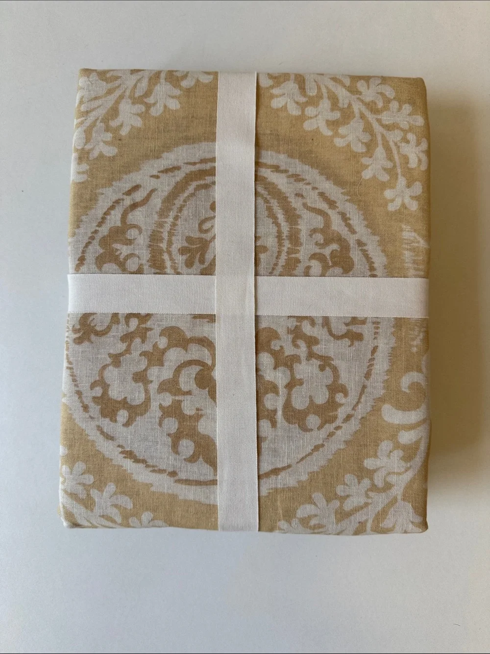NEW Pottery Barn Lena Medallion Duvet Cover - Full / Queen - 92” x 88”